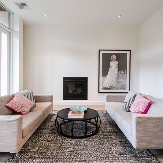 Easy Care Lifestyle in Exceptional City Fringe Position - Photo 1