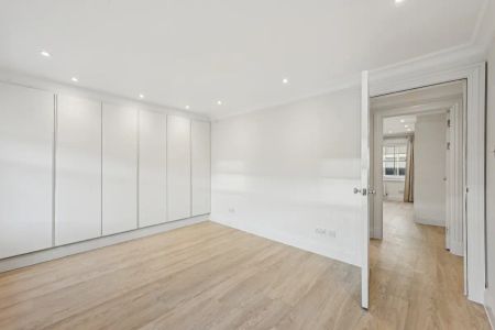 2 bedroom flat in 30 Duke of York Square - Photo 3