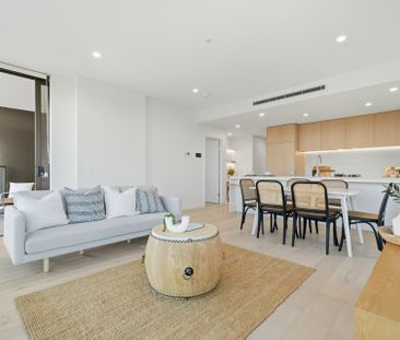 Luxury Waterfront Living in the Heart of Gosford - Photo 2