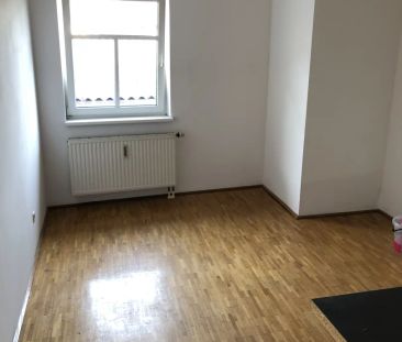 Zentral gelegene, gemütliche 2- Zimmer-Wohnung mit möblierter Küche... - Photo 2