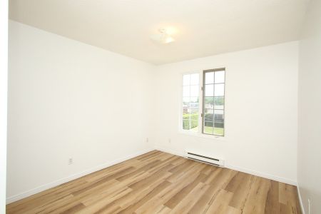 For Lease - 42 Tecumseh Avenue Unit# #4, Oshawa, Ontario - Photo 3