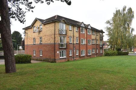 Parry Drive, Weybridge, KT13 - Photo 4