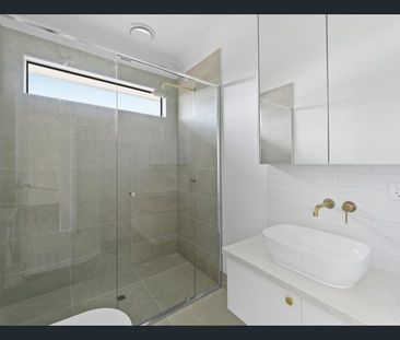 Executive Living Close to Everything - Photo 4