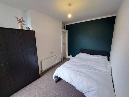 Hyde Road Room 4 - Photo 1