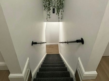 George Street, Silverdale, ST5 - Photo 2