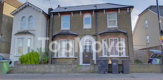 1 bedroom in a house share to rent - Photo 2