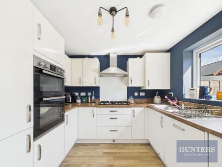 4 bedroom detached house to rent - Photo 2