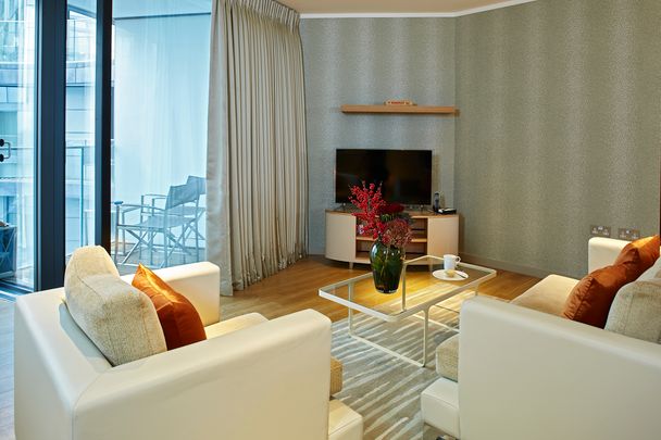 Luxury Open-Plan Apartment overlooking the River Thames in London, EC3R - Photo 1