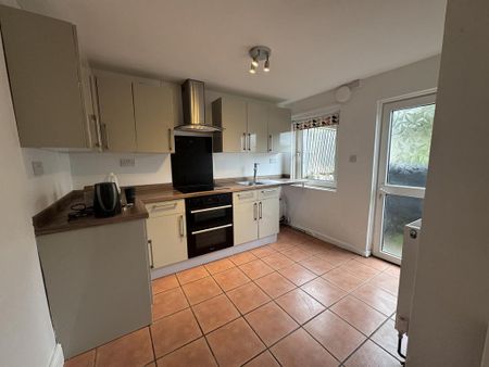 3 bedroom terraced house to rent - Photo 5