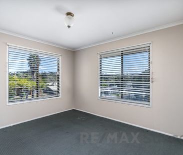 Spacious Family Living with Multiple Living Areas in Wilsonton Heights - Photo 2