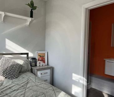 Spare Rooms // Bed & Bath // Available Now!!!, LN5 - Photo 4