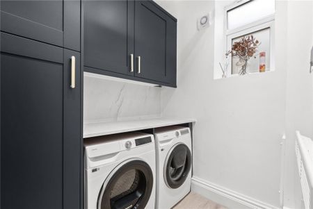 3 bedroom apartment to rent - Photo 2