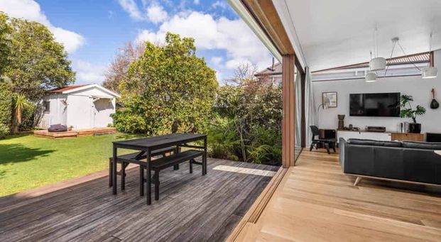 3 bedroom 2 bathroom in Sandringham - Photo 1