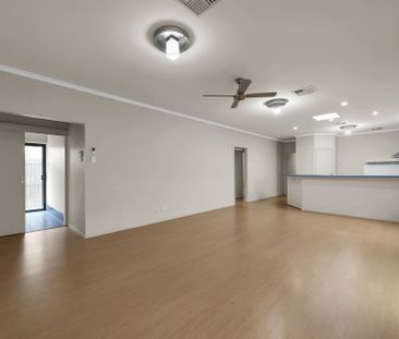 Spacious 4 Bedroom Family Home in Mawson Lakes - Photo 2