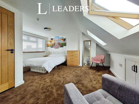 1 bedroom in a house share to rent - Photo 2
