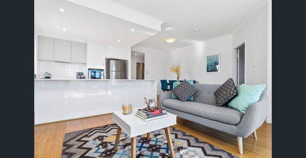 Light and bright with stunning views! - Photo 1