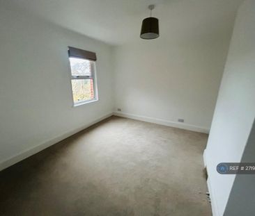2 bedroom maisonette to rent - Photo 4