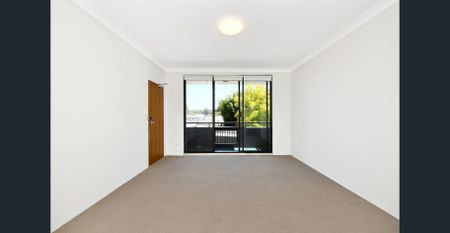 Bright & Spacious Two-Bedroom Apartment with Lock-Up Garage - Photo 3