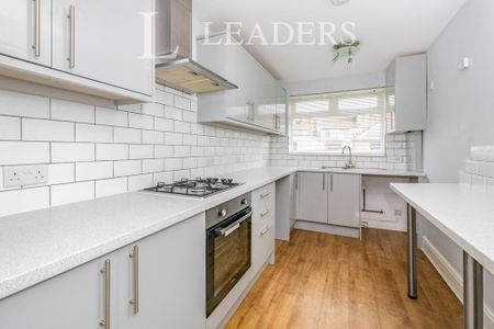 3 bedroom terraced house to rent - Photo 5