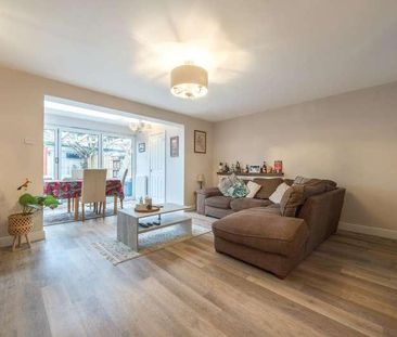 Newland, Witney, OX28 - Photo 1