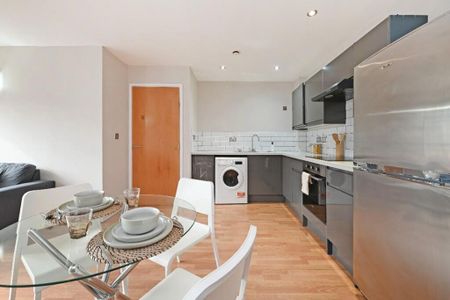 2 bedroom terraced house to rent - Photo 2