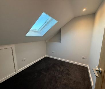 4 bedroom end of terrace house to rent - Photo 2