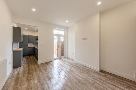 2 bedroom end of terrace house to rent - Photo 5