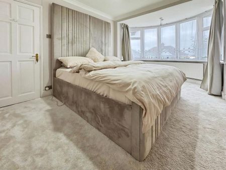 4 bedroom semi-detached house to rent - Photo 4