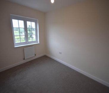 4 bedroom semi-detached house to rent - Photo 2