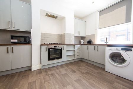 Burchett Grove, Woodhouse, Leeds - Photo 4