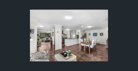 Spacious Bayside Family Home in Leafy Wakerley - Photo 2