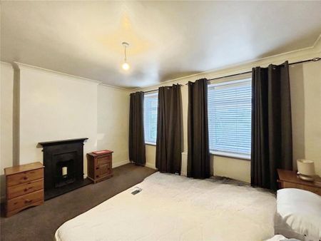 2 bedroom end of terrace house to rent - Photo 2