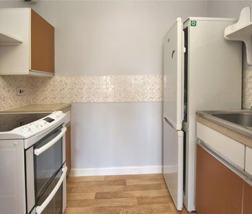 1 bedroom retirement property to rent - Photo 6