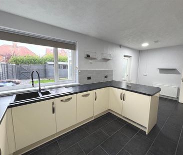 3 bedroom detached house to rent - Photo 2