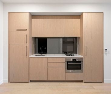 BRIGHT & STUNNING, COMFORTABLE STUDIO! - Photo 2