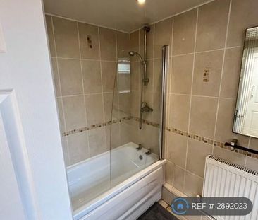 1 bedroom in a house share to rent - Photo 4