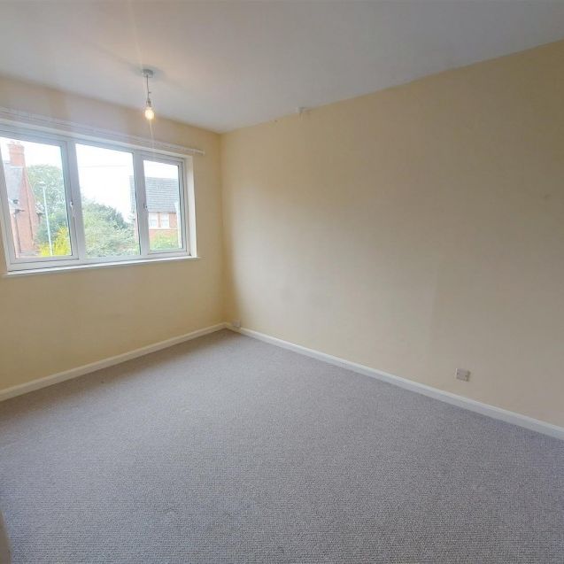 2 Bedroom Flat to Rent in Headlands, Kettering, Northants, NN15 - Photo 1