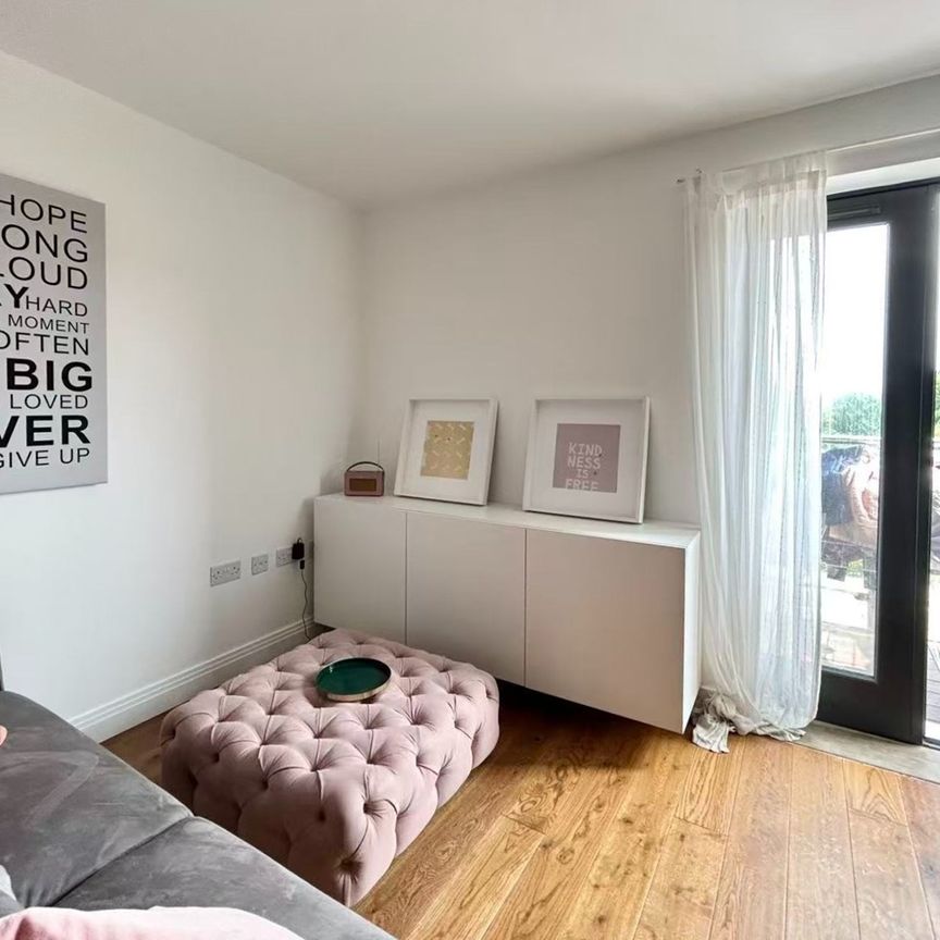 1 Bed Flat, Arrandene House, NW7 - Photo 1