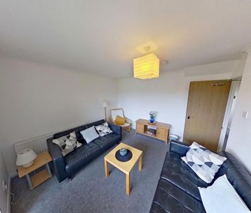 3 bedroom flat to rent - Photo 2