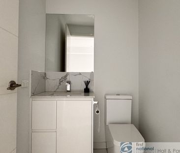 Modern fittings and fixture - Photo 4