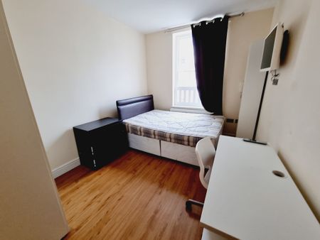 9 Bed Student Accommodation - Photo 4