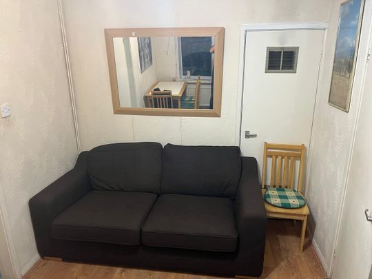 Room in a Shared House, Tarnbrook Walk, M15 - Photo 1
