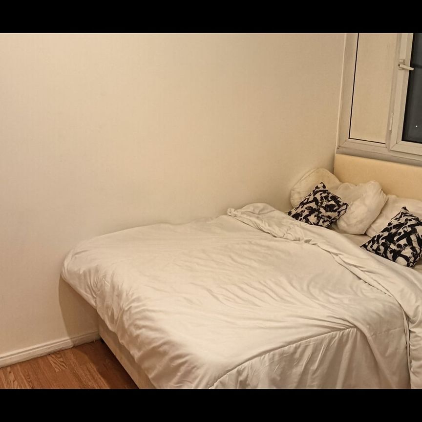 3 Bed Flat, Harmon House, SE8 - Photo 1