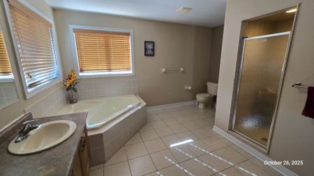 For Lease - 3156 Clipperton (Main & Upper & part of basement) Drive, Mississauga, Ontario - Photo 2