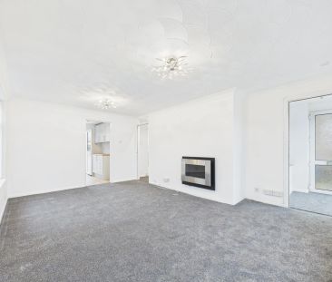 Clean slate! - 2 Bedroom renovated Bungalow - Photo 4