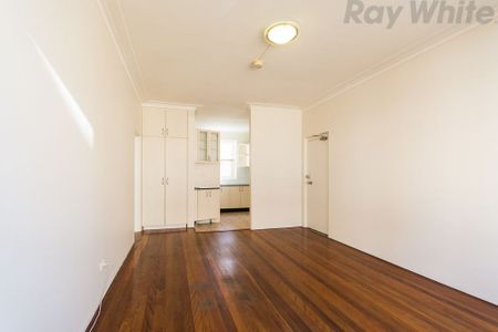 Charming 2-Bedroom Apartment in the Heart of Summer Hill - Photo 5