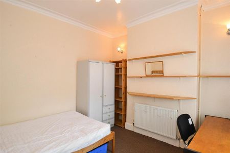 4 bedroom house to rent - Photo 2