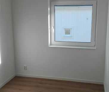 Fotbollsvägen, Angered - Photo 3