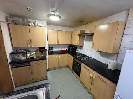 1 bedroom in a house share to rent - Photo 3