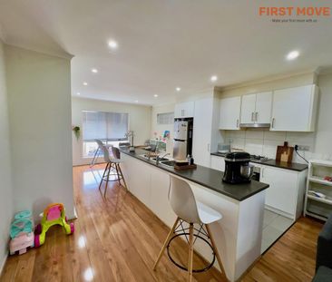 A modern well-appointed upstairs unit - apartment! - Photo 5
